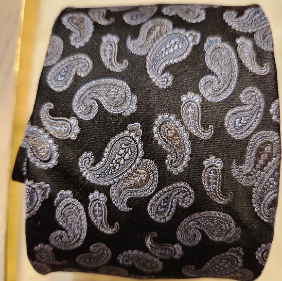 Michael Kors Tie NWOT - Picture 2 of 4